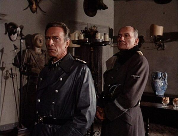 Lt. Col. Kappler (Christopher Plummer, L) and his commander SS-Obergruppenführer Max Helm (Walter Gotell), in a scene from "The Scarlet and the Black." (ITC Entertainment)