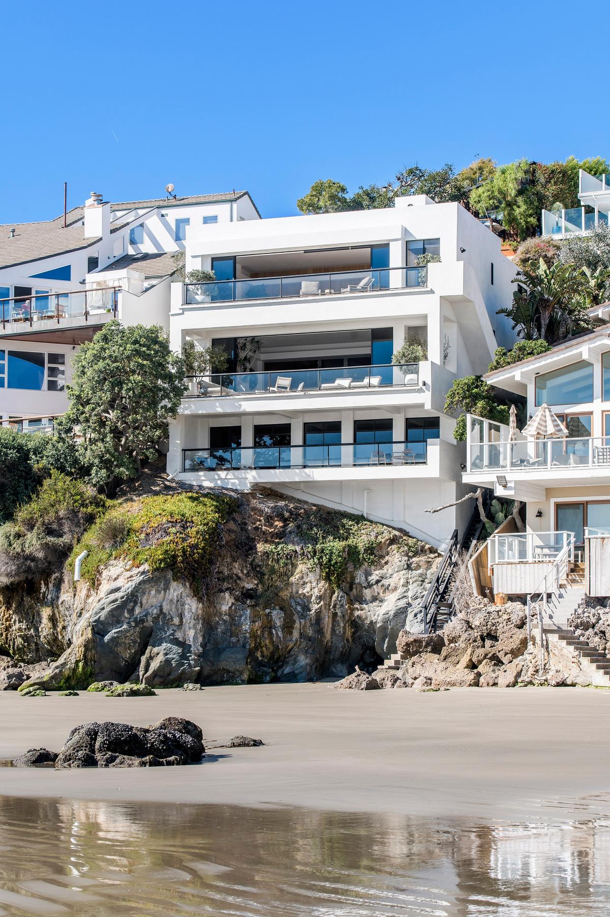McQueen set the home high on a rocky bluff for privacy, with all three levels designed to provide unobstructed views of the beach and ocean. (The Luxury Level, Toptenrealestatedeals.com)