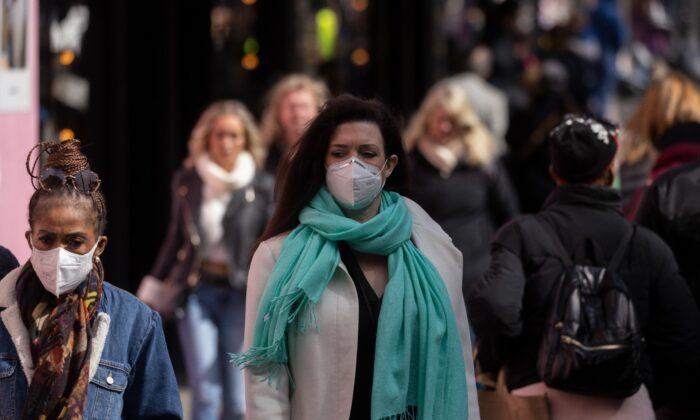Wearing Masks When Ill ‘Not Compulsory,’ UK Government Says