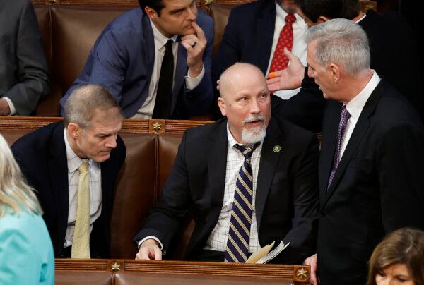House Republican leader Kevin McCarthy (R-Calif.) (R) talks to Rep. Chip Roy (R-Texas) (C) and Rep. Jim Jordan (R-Ohio) in the House chamber during the second day of elections for House speaker at the U.S. Capitol Building on Jan. 4, 2023. (Anna Moneymaker/Getty Images)
