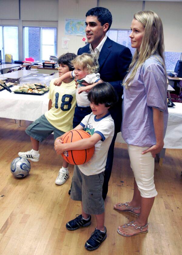 New York Red Bulls midfielder Claudio Reyna, top center, and his wife, Danielle, right, pose with their sons, Jack, 9, Joah, 17 months, and Giovanni, 5, from left, before a news conference to announce Reyna's retirement from soccer in Newark, N.J., on July 16, 2008. (Mike Derer/AP Photo)
