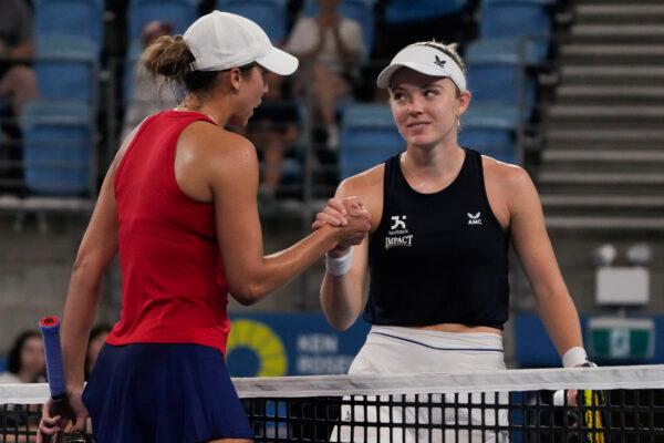 United States' Madison Keys, left, is congratulated by Britain's Katie Swan following their match at the United Cup tennis event in Sydney, Australia, on Jan. 4, 2023. (Mark Baker/AP Photo)