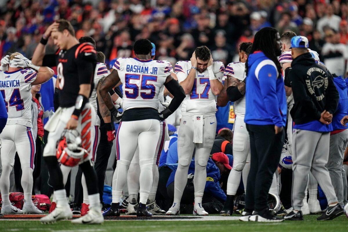 The Buffalo Bills gather while CPR is administered to Damar Hamlin at the game against the Cincinnati Bengals on Jan. 2, 2023. (Field Level Level)