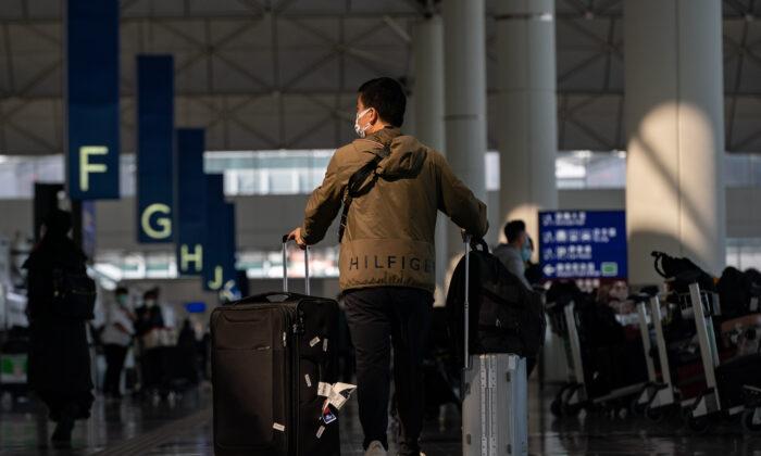 China to Reopen Border to Hong Kong Amid Beijing COVID Outbreak