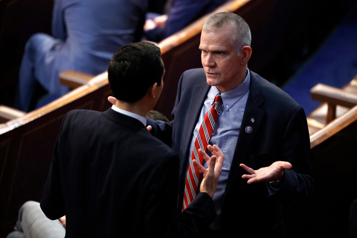 U.S. Rep.-elect Matt Rosendale (R-Mont.) (R) talks to John Leganski, Deputy Chief of Staff for House Republican Leader Kevin McCarthy (R-Calif.), in the House Chamber during the fourth day of elections for Speaker of the House at the U.S. Capitol Building in Washington on Jan. 6, 2023. (Chip Somodevilla/Getty Images)
