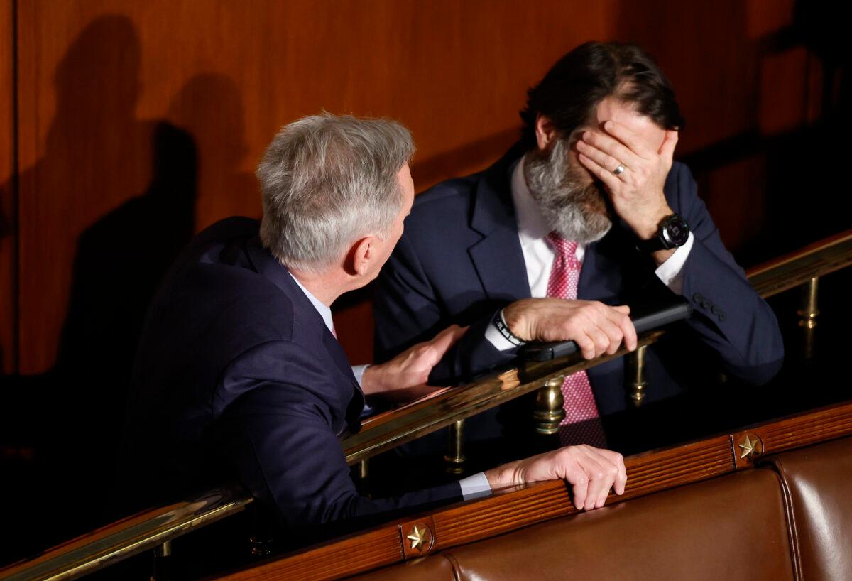 U.S. House Republican Leader Kevin McCarthy (R-Calif.) (L) talks to Rep.-elect Garret Graves (R-La.) in the House Chamber during the fourth day of elections for Speaker of the House at the U.S. Capitol Building in Washington on Jan. 6, 2023. (Anna Moneymaker/Getty Images)