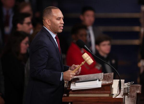 U.S. House Democratic Leader Hakeem Jeffries (D-N.Y.) delivers remarks after House Republican Leader Kevin McCarthy (R-Calif.) was elected speaker of the House in the House Chamber at the Capitol Building in Washington on Jan. 7, 2023. (Win McNamee/Getty Images)