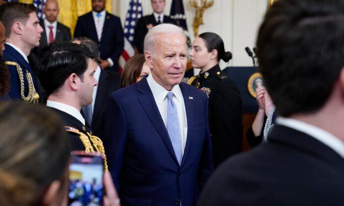 Biden Awards Medals on Jan. 6 to Capitol Police Officers, Poll Workers