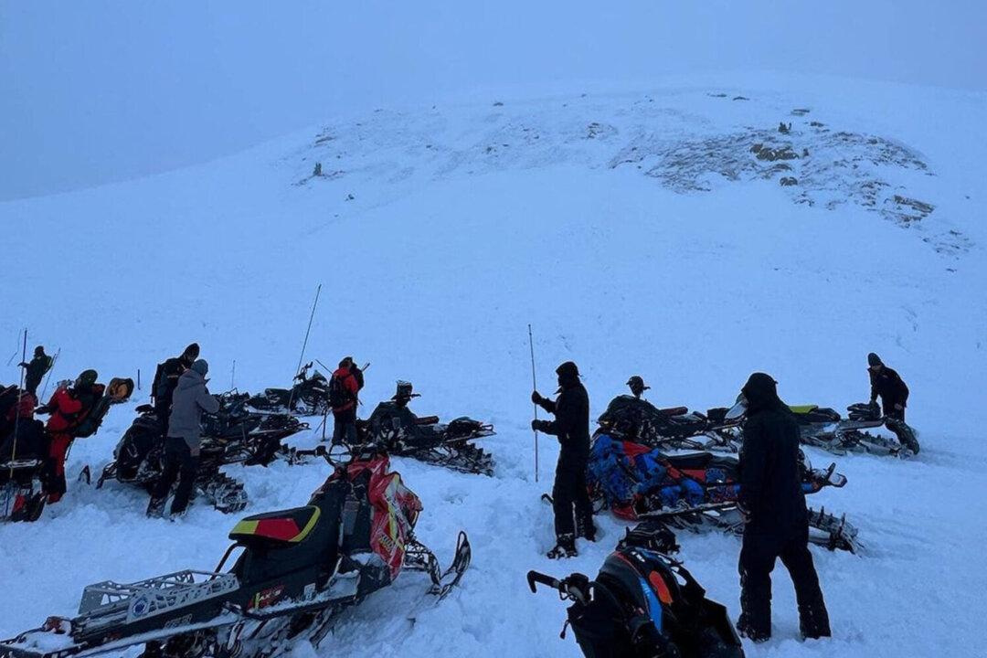 Body of 2nd Snowmobiler Found After Colorado Avalanche