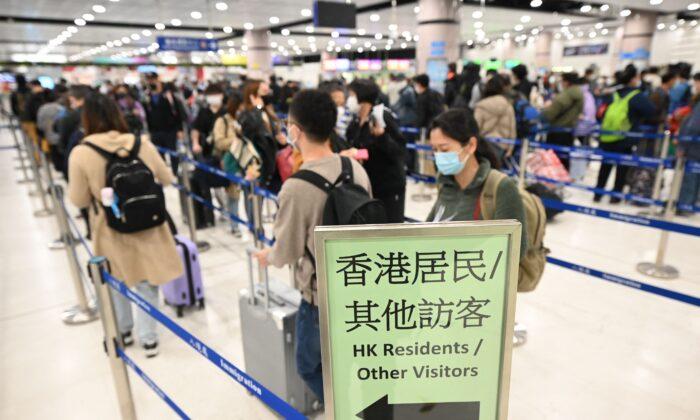 Over 100,000 People Cross Hong Kong-China Border After COVID-19 Restrictions Lifted