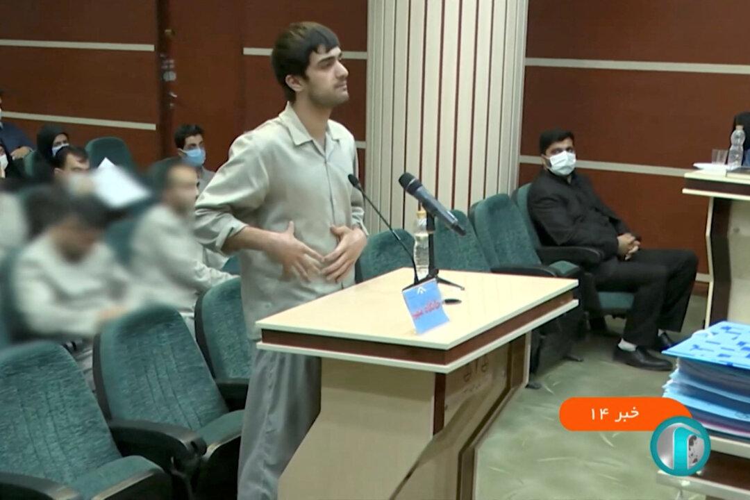 Iran Executes 2 Prisoners in Ongoing Protests, Threatens More