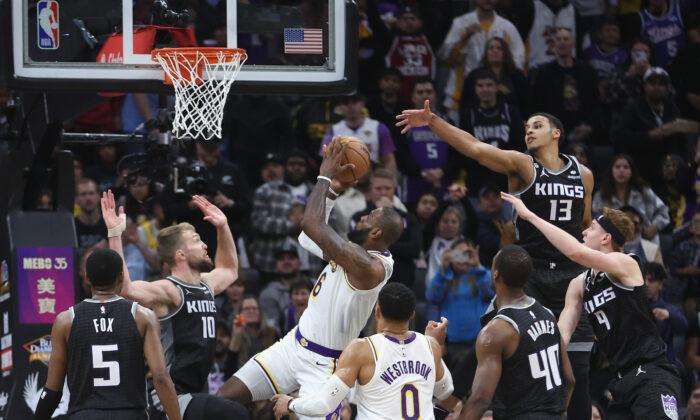 Lakers Edge Out Win vs. Kings in Offensive Showcase