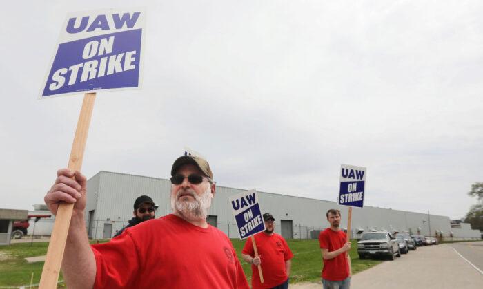 UAW Workers Reject CNH Offer, Extending 8-month Strike