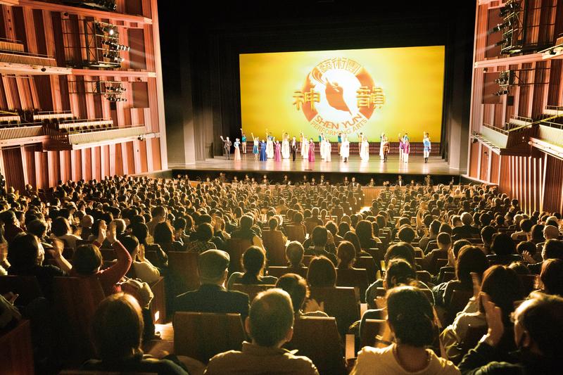Our Souls Are Healed by Shen Yun, Says Japanese Audience
