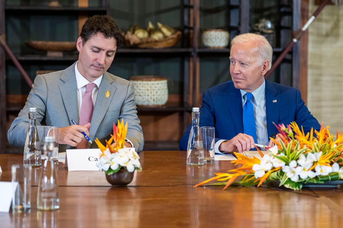 U.S. President Joe Biden looks to Canadian Prime Minister Justin Trudeau during a meeting of G7 and NATO leaders in Bali, Indonesia, on Nov. 16, 2022. (Doug Mills/The New York Times via AP, Pool)