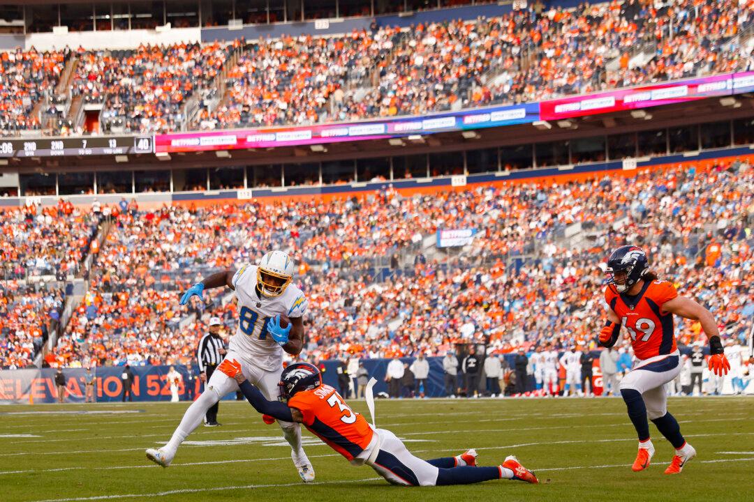 Wilson, Broncos Beat Herbert, Playoff-Bound Chargers 31–28