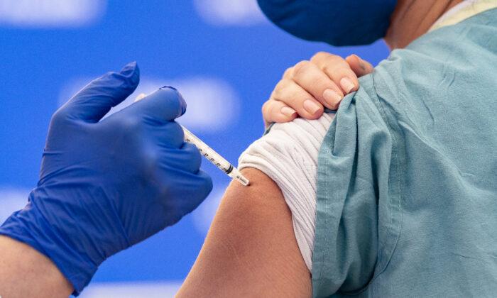 Biden Admin Announces Program to Maintain Free COVID-19 Vaccine, Treatments for Uninsured