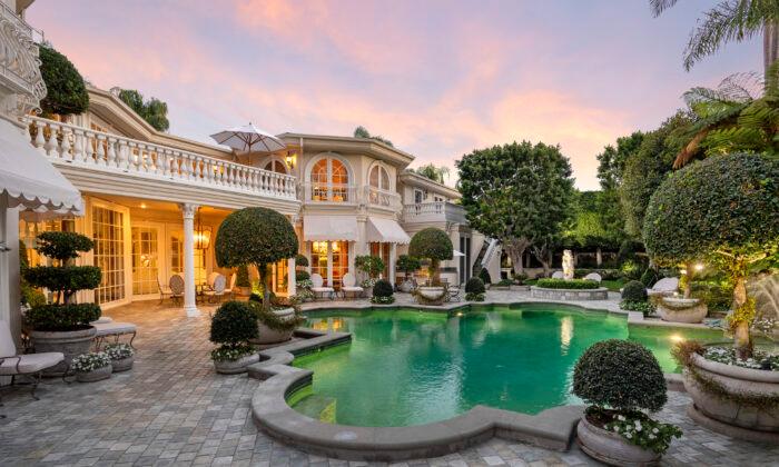 A Grand Beverly Hills Manor
