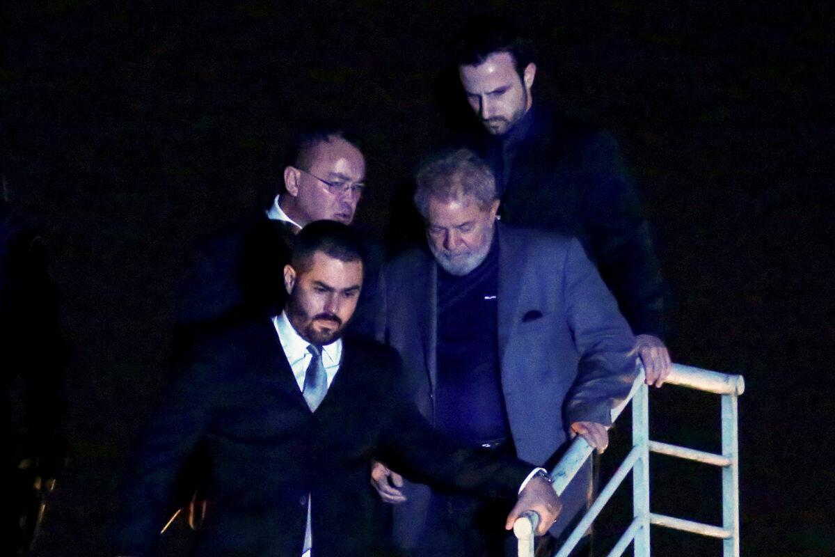 Former Brazilian President (2003–2011) Luiz Inácio Lula da Silva arrives at the Brazilian Federal Police headquarters where he was to begin serving his 12-year prison sentence, in Curitiba, Parana State, Brazil, on April 7, 2018. (Heuler Andrey/AFP via Getty Images)