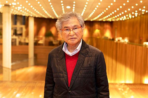 Dentist Mr. Sawada Munehisa attends Shen Yun Performing Arts at the Hyogo Performing Arts Center in Nishinomiya, Japan, on the evening of Jan. 9, 2023. (Fujino Takeshi/The Epoch Times)