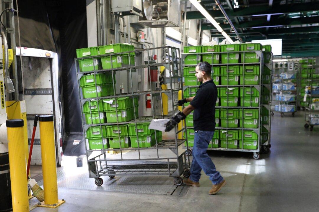US Wholesale Inventories Rise Strongly in November as Demand Falters