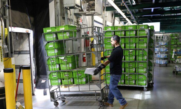 US Wholesale Inventories Rise Strongly in November as Demand Falters