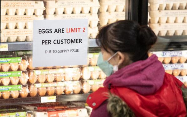 A sign for limits on egg purchases sits on display at a grocery store in Irvine, Calif., on Jan. 11, 2023. (John Fredricks/The Epoch Times)