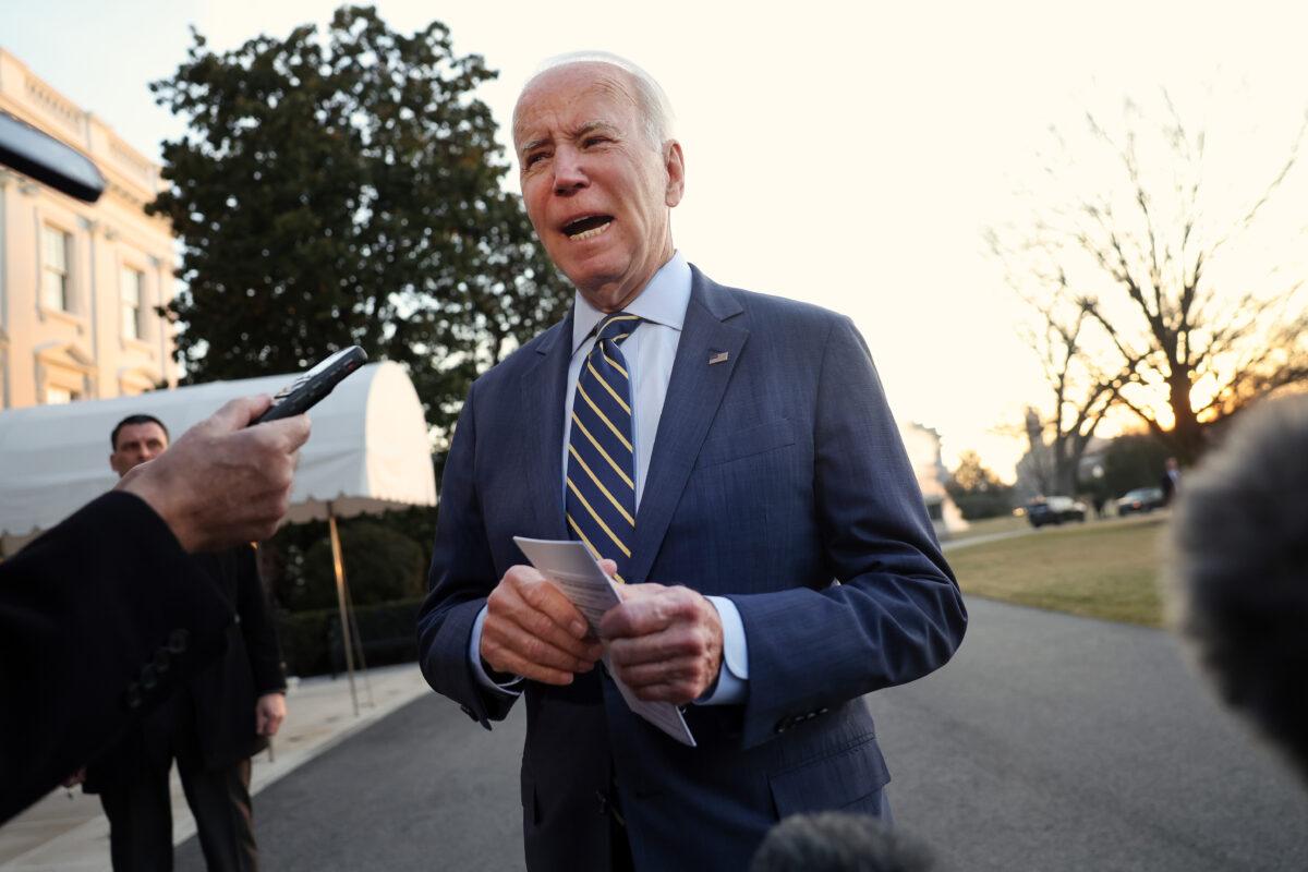 U.S. President Joe Biden speaks on the FAA computer outage as he departs the White House on January 11, 2023. (Kevin Dietsch/Getty Images)