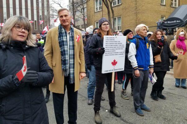 People’s Party of Canada leader Maxime Bernier (2nd L) listens to speakers at a protest in support of Jordan Peterson near the College of Psychologists of Ontario office in Toronto on Jan. 11, 2023. (Tara MacIsaac/The Epoch Times)