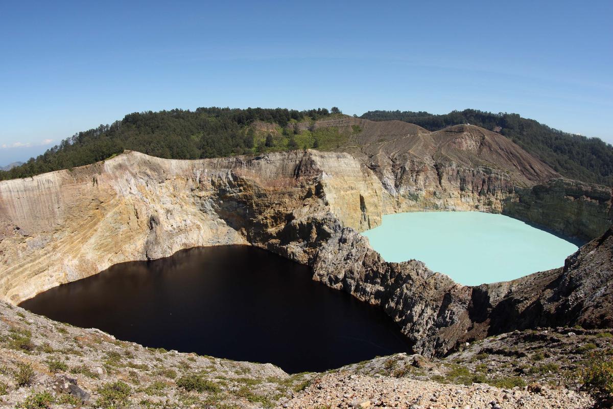 Mount Kelimutu's crater lakes exhibit a variety of colors that change depending on the levels of oxygen present. (Konstantin Tcelikhin/Shutterstock)
