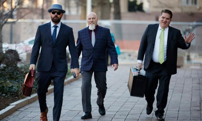 Richard Barnett (C) arrives at federal district court with his attorneys Joseph McBride (L) and Bradford Geyer for jury selection in his trial in Washington on Jan. 9, 2023. (Chip Somodevilla/Getty Images)