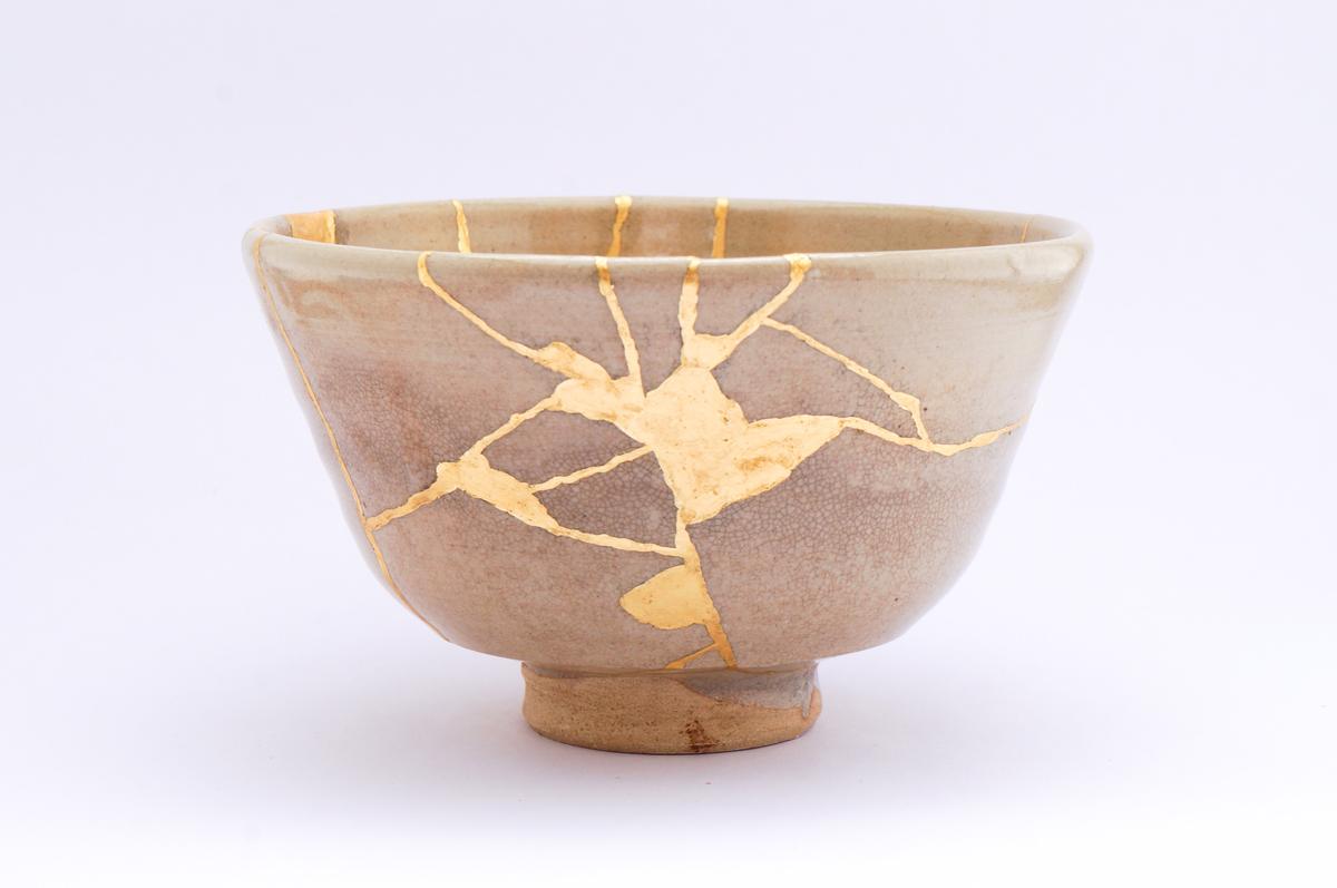 A work of kintsugi applied to a teacup. (Marco Montalti/Shutterstock)