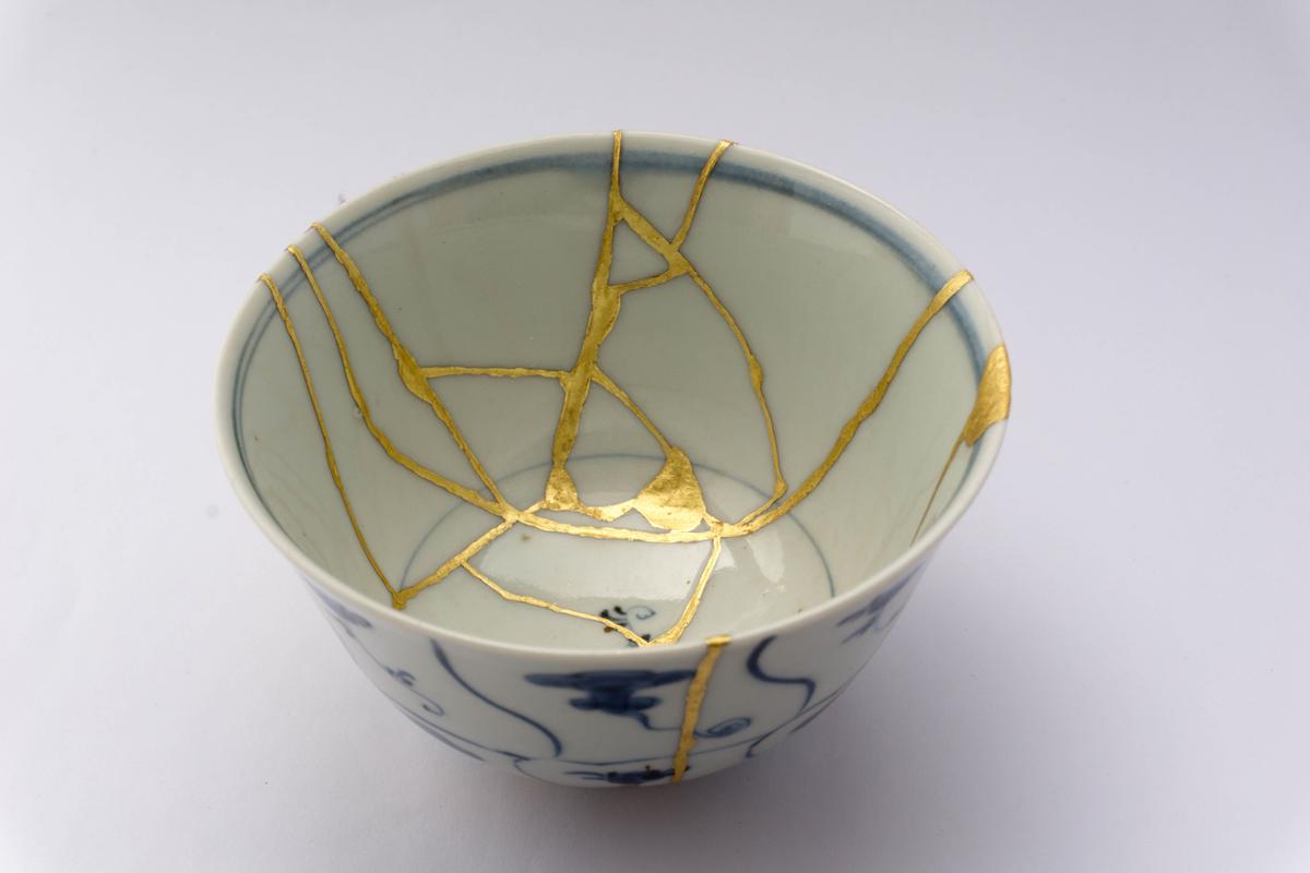 Detail of a cup fixed using kintsugi. (Marco Montalti/Shutterstock)