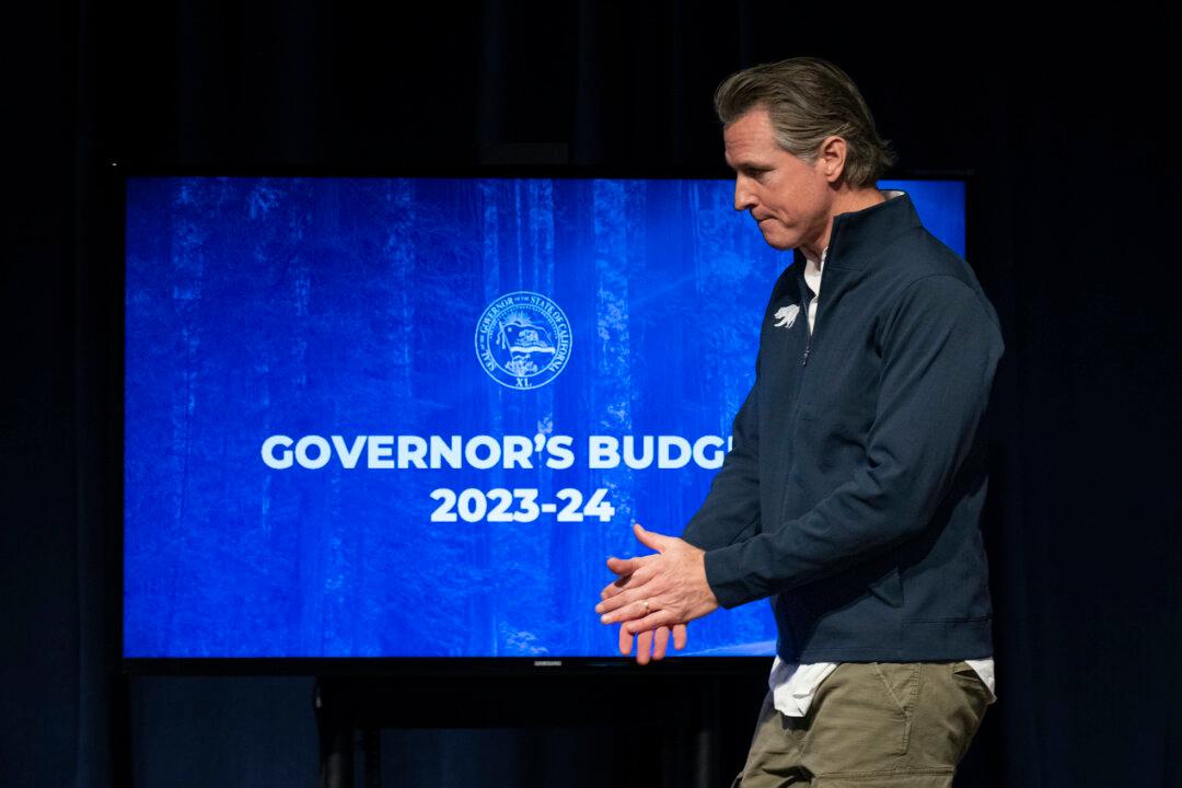 California Budget Deficit Threatens Financial Aid Expansion: State Legislative Analyst