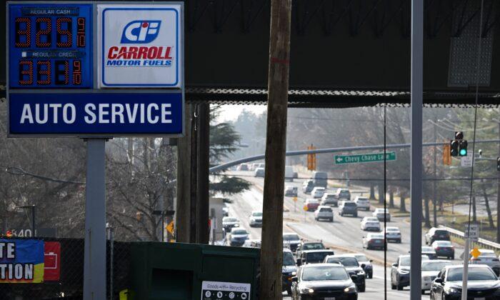 Gas Prices Drop in New Jersey, Dip Across Nation at Large