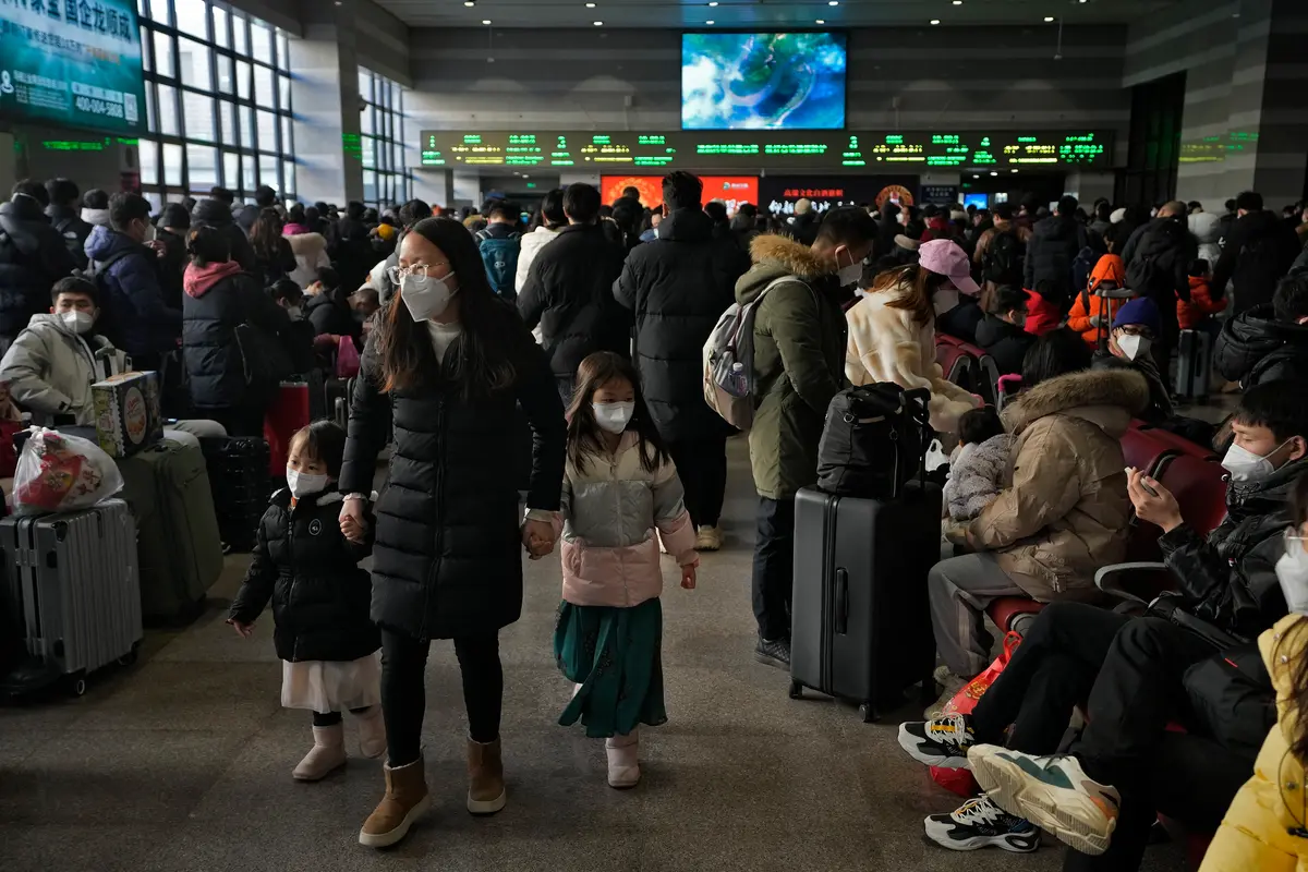 CCP Arrests Citizens for Posting Videos of Crowded Budget Trains Amid Sluggish Economy