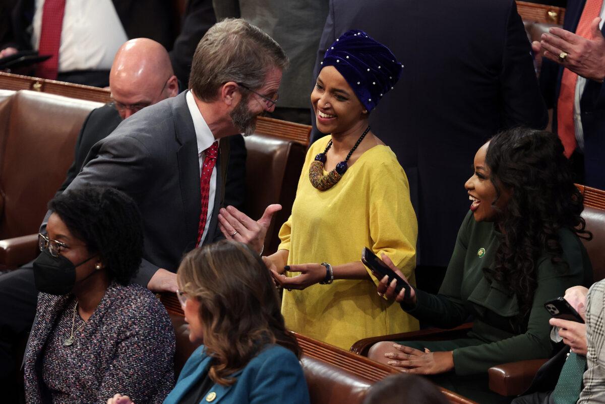 U.S. Rep.-elect Tim Burchett (R-Tenn.) (L) talks to Rep.-elect Ilhan Omar (D-Minn.) (C) and Rep.-elect Jasmine Crockett (D-Texas) during the third day of elections for speaker of the House at the U.S. Capitol on Jan. 5, 2023. (Win McNamee/Getty Images)