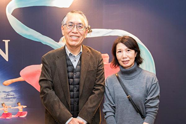 Mr. Maruyama Itaru, mayor of Sakata, attends Shen Yun Performing Arts at the Kamakura Performing Art Center with his wife in Kamakura, Japan, on Jan. 14, 2023. (Fujino Takeshi/The Epoch Times)