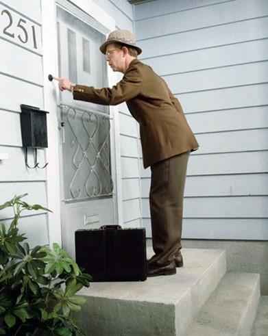 Bill Porter (William H. Macy) rings many doorbells, in "Door to Door." (Turner Network Television)