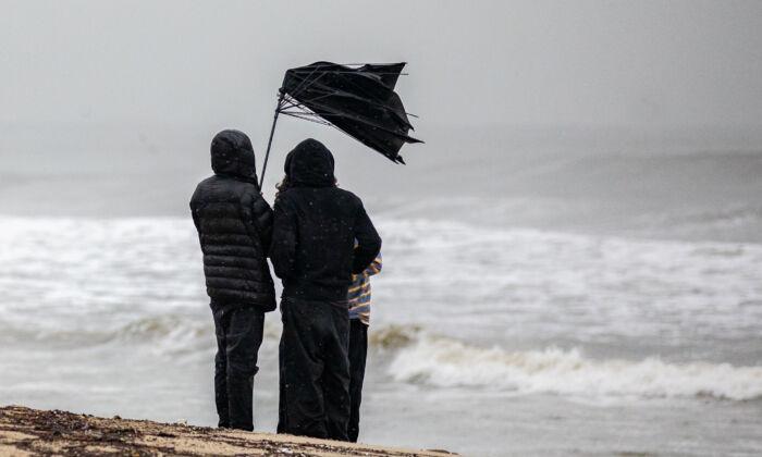 Strong Winds Whipping Through Parts of Southern California