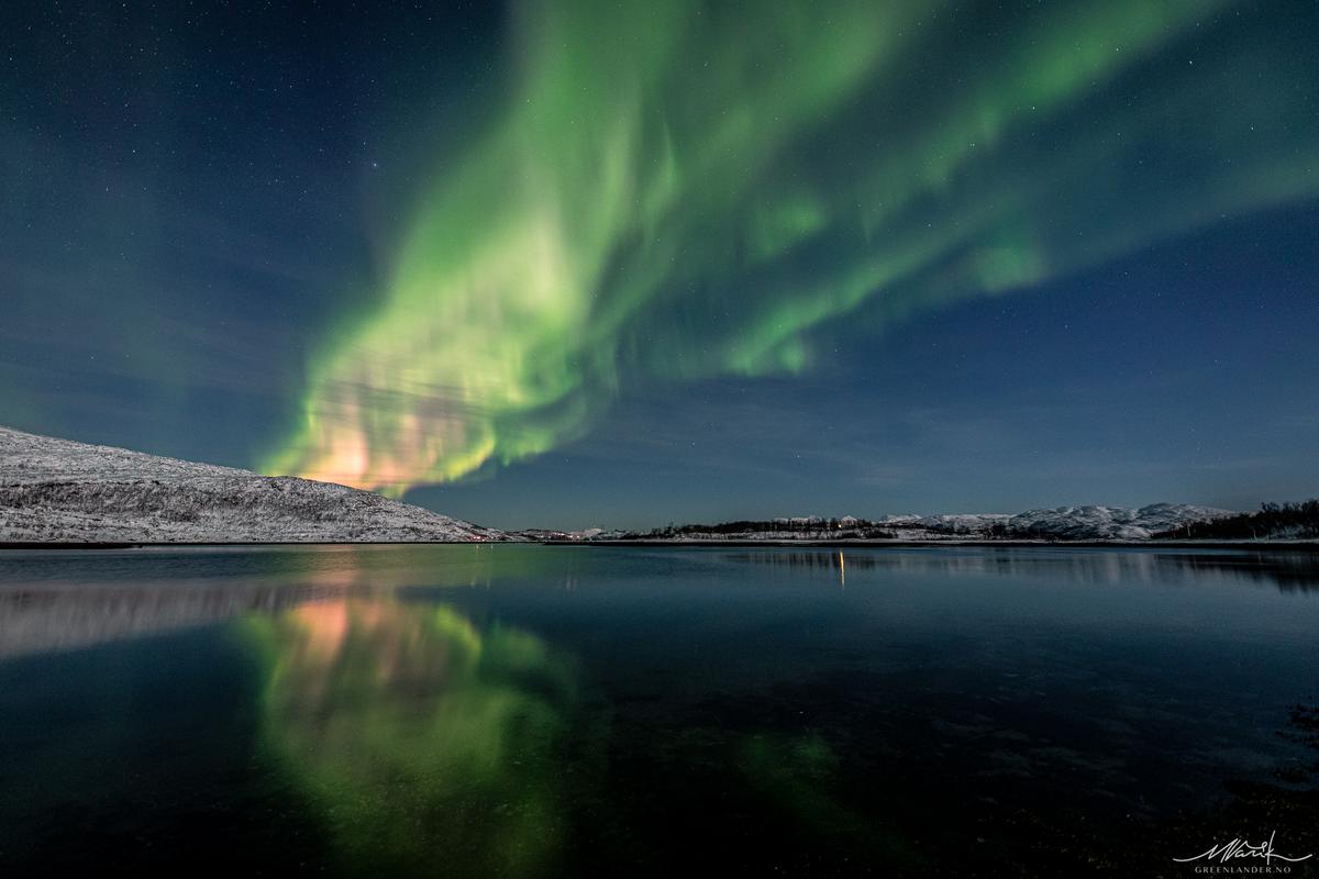 A sighting of the northern lights over water on Dec. 10, 2022. (Courtesy of <a href="https://www.facebook.com/greenlandertromso">Markus Varik</a>)