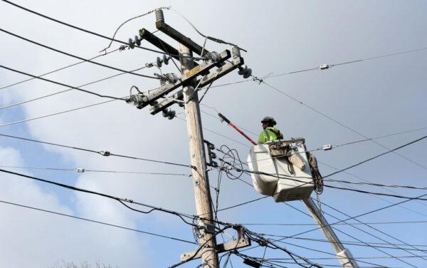 Utility workers make repairs to electrical wires in Guerneville, Calif., on Jan. 9, 2023. (Justin Sullivan/Getty Images)