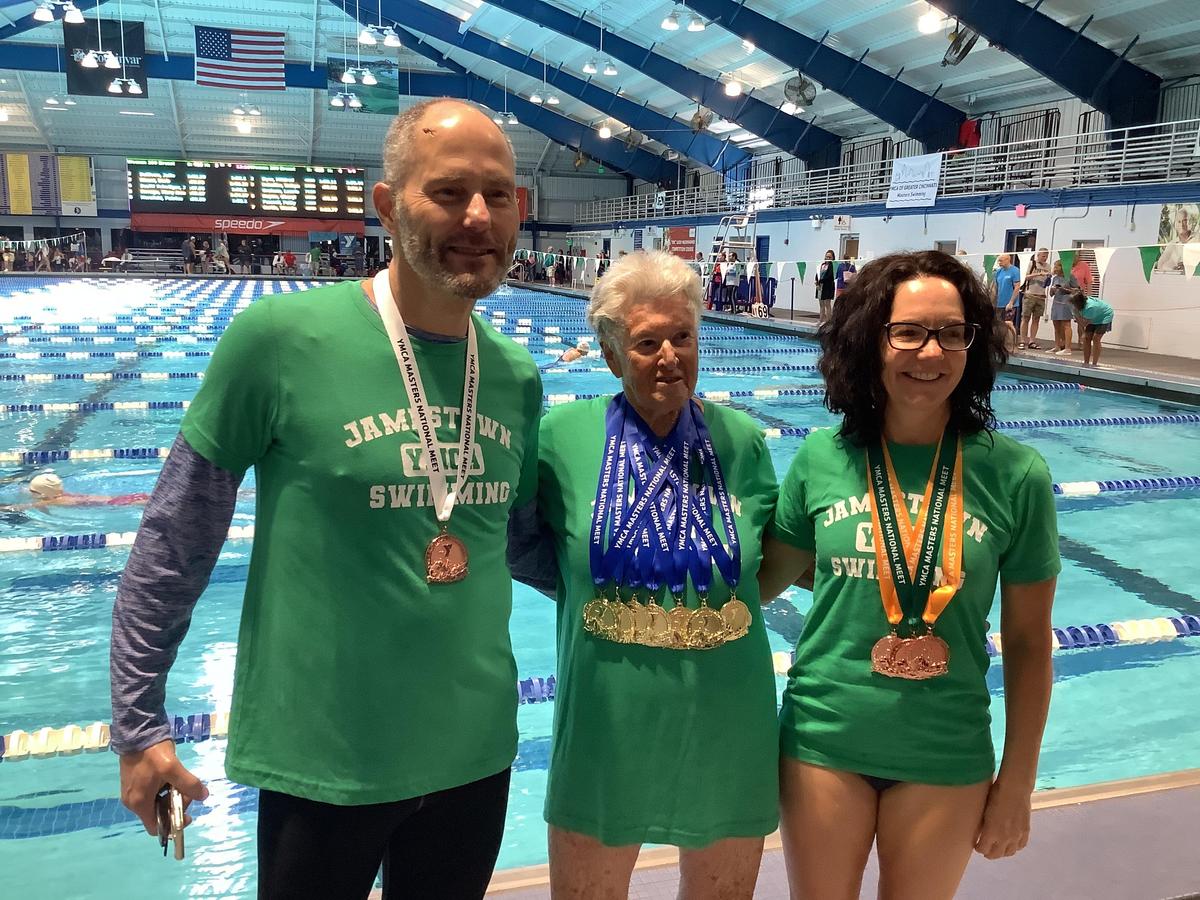 Judy (C) at the 2022 YMCA Masters Nationals at the Rosen Aquatic Center in Orlando, Florida, in April 2022. (Courtesy of Maria Roehmholdt)