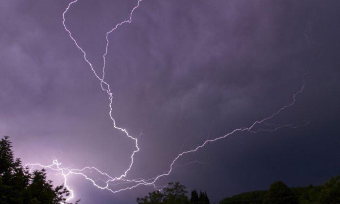 Scientists Guide Lightning Strikes Using Lasers for 1st Time