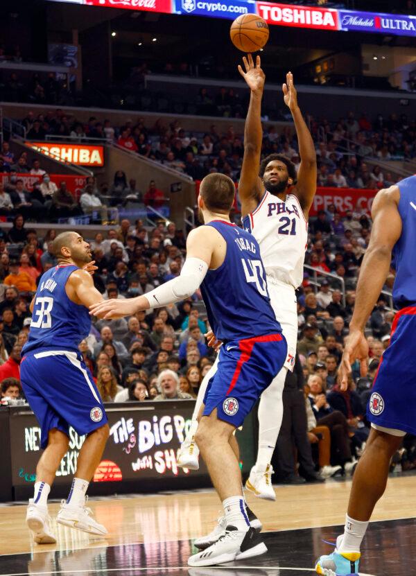 Joel Embiid (21) of the Philadelphia 76ers takes a shot against Ivica Zubac (40) of the LA Clippers in the second half in Los Angeles on Jan. 17, 2023. (Ronald Martinez/Getty Images)