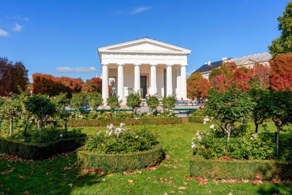 An example of a neoclassical building within the palace complex is the Theseus temple in the Volksgarten. Built between 1819 and 1823 by architect Peter von Nobile, it's a smaller version of the ancient Theseus temple in Athens: the Theseion.  (<a href="https://www.shutterstock.com/g/Mistervlad">Mistervlad</a>/<a href="https://www.shutterstock.com/image-photo/vienna-austria-october-2021-theseus-temple-2195404931,">Shutterstock</a>)