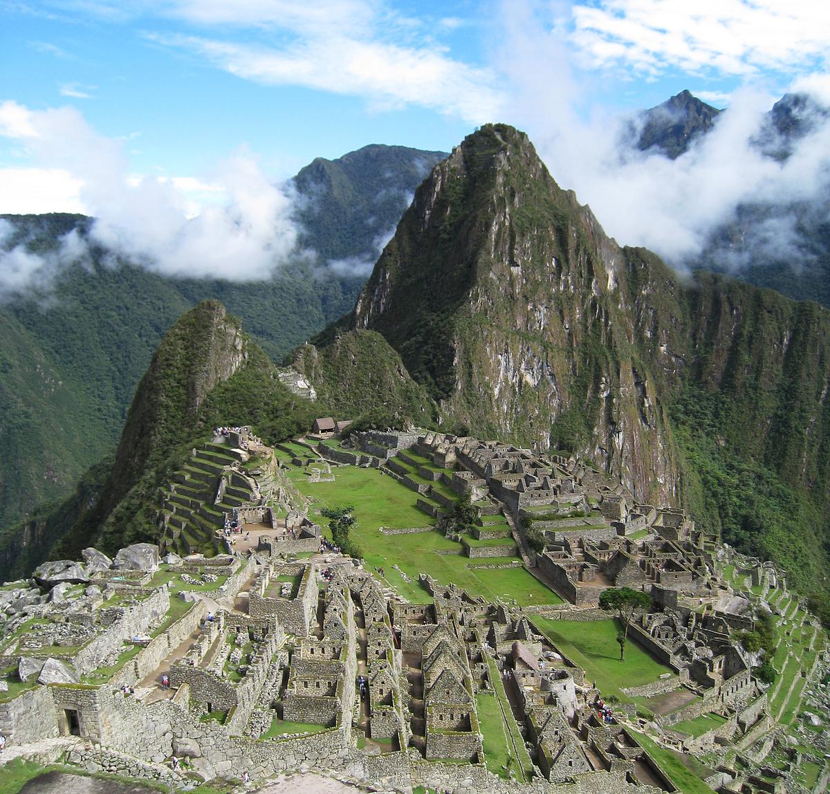 Machu Picchu seen from a high, cloud-strewn perch amid the southern Peruvian Andes. (<a href="https://commons.wikimedia.org/wiki/File:Before_Machu_Picchu.jpg">icelight</a>/CC BY 2.0)