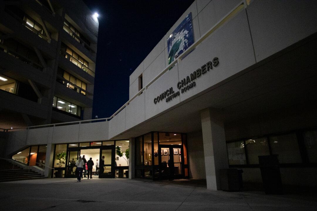 Huntington Beach City Council to Possibly Raise Campaign Donation Limits