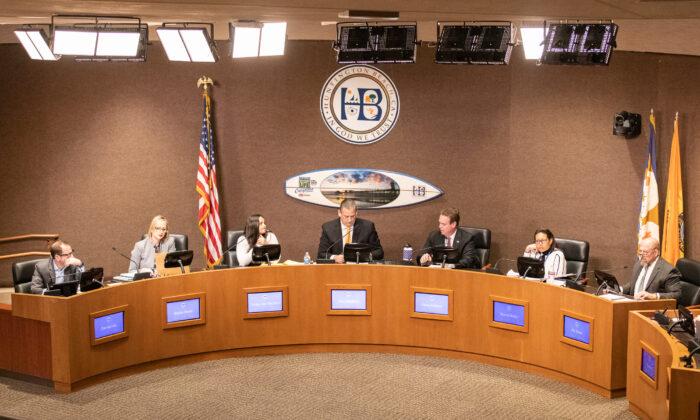 Huntington Beach OKs 2023–24 Budget, Reports $5.4 Million Surplus, Avoids Controversial Cuts