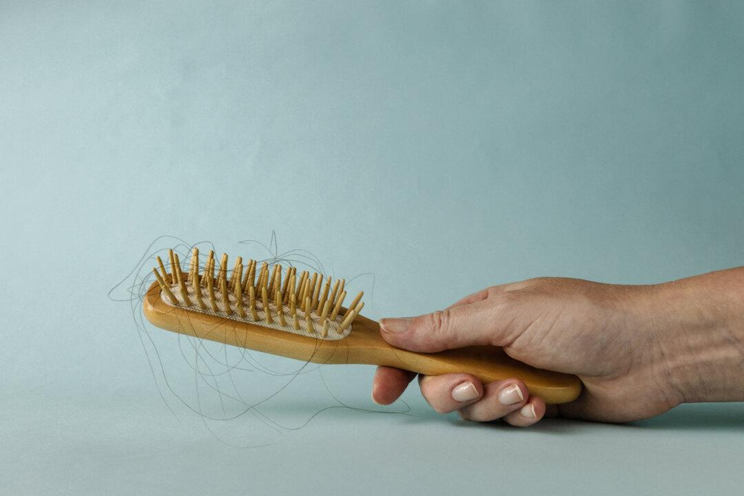 3 Main Causes of Hair Loss, 4 Ways to Regrow Hair